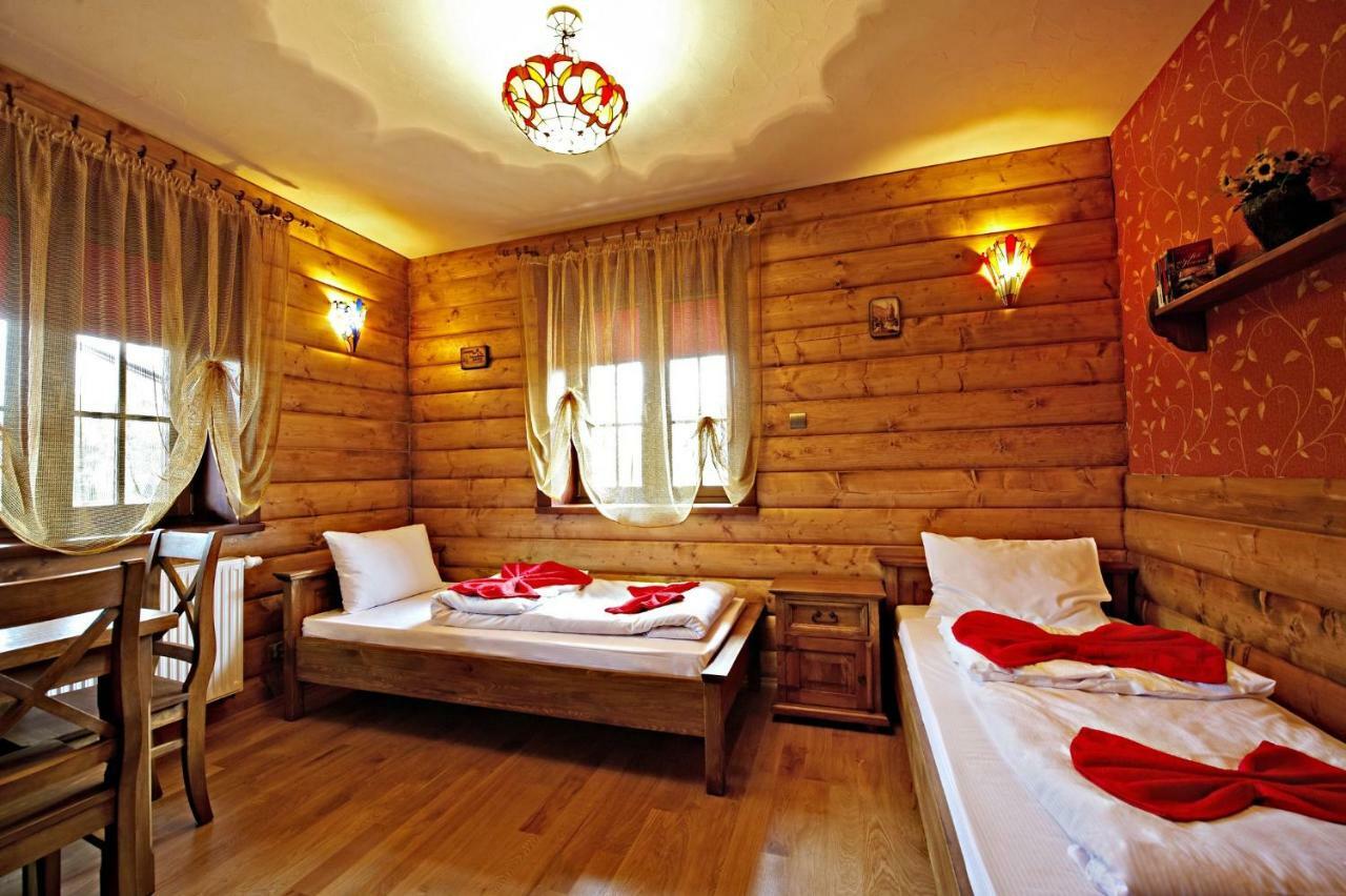 Stary Lwów Acomodação com café da manhã Korczyna  Exterior foto